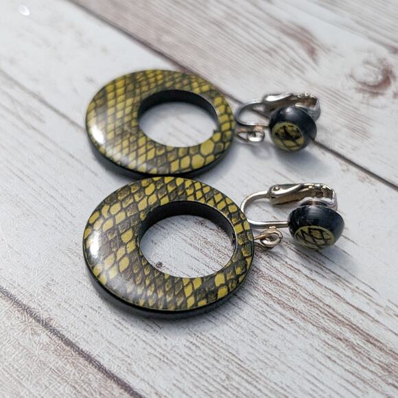 Vintage Clip On Earrings Stunning Scale Pattern Dangle - Picture 4 of 7